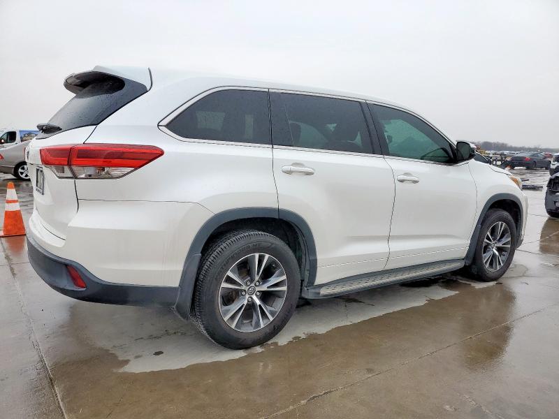 Photo 3 from auction – 2017 TOYOTA HIGHLANDER with VIN 5TDZARFH8HS026456