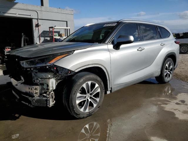 TOYOTA HIGHLANDER 2021 with VIN 5TDGZRAH0MS038103 - Photo from auction