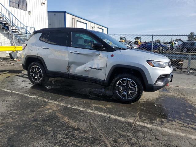 Снимка 4 от търг – 2024 JEEP COMPASS TR с VIN 3C4NJDDN9RT144954