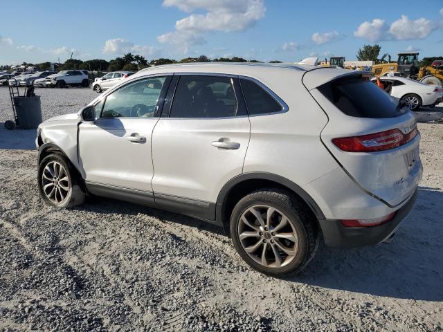 Photo 2 from auction – 2017 LINCOLN MKC SELECT with VIN 5LMCJ2D91HUL45730