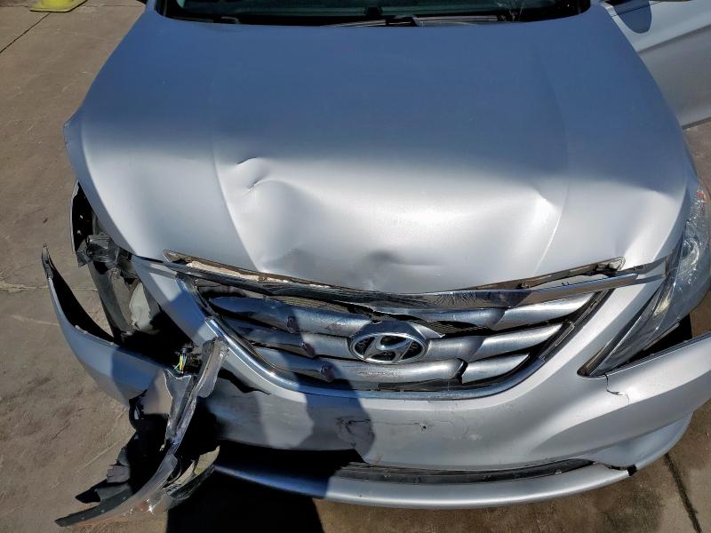 Фото 11 с аукциона – 2012 HYUNDAI SONATA SE с VIN 5NPEC4AC5CH433026