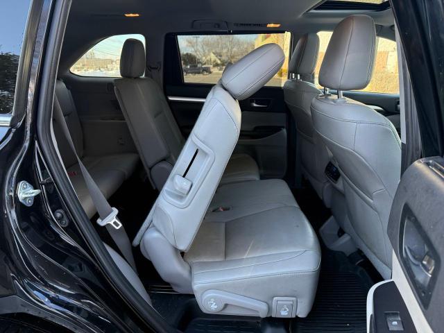 Photo 6 from auction – 2019 TOYOTA HIGHLANDER with VIN 5TDJGRFH5KS075133
