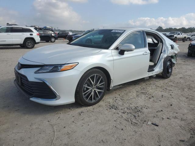 TOYOTA CAMRY XLE 2022 with VIN 4T1F31AK2NU035870 - Photo from auction
