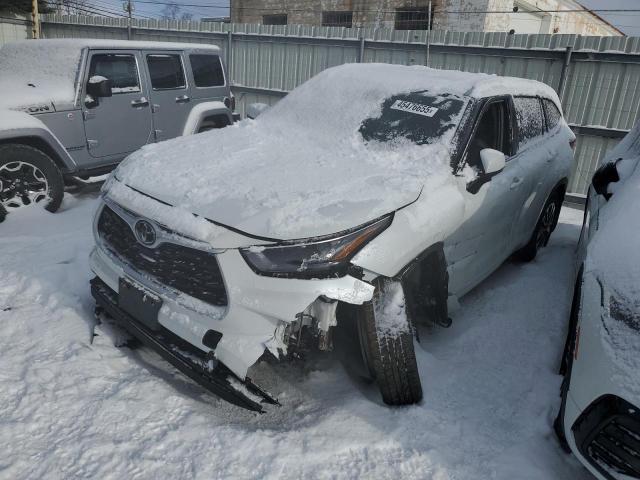 TOYOTA HIGHLANDER 2022 with VIN 5TDGZRBHXNS582642 - Photo from auction