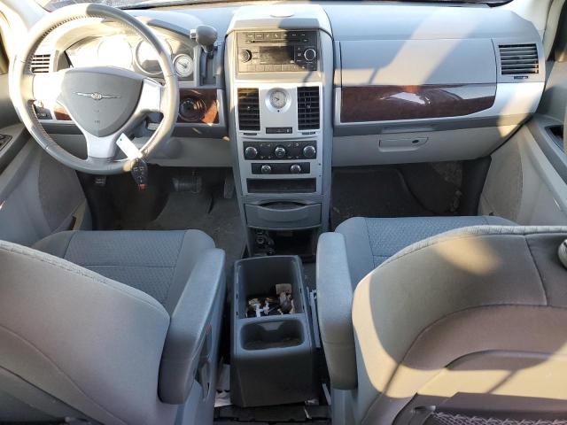 Photo 8 from auction – 2010 CHRYSLER TOWN & COU with VIN 2A4RR5D18AR252562