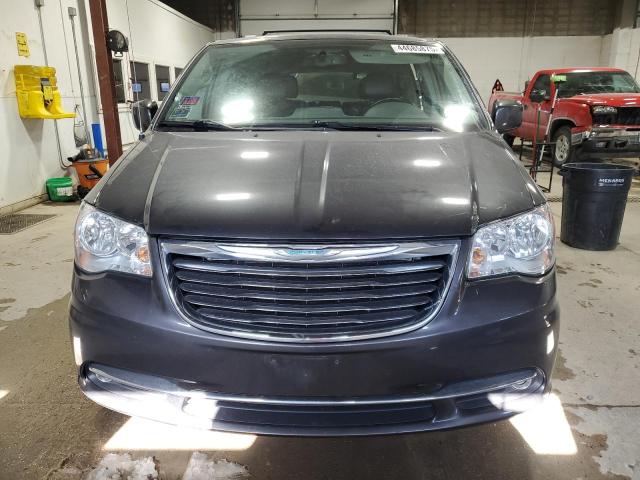 Photo 5 from auction – 2016 CHRYSLER TOWN & COU with VIN 2C4RC1BGXGR129023
