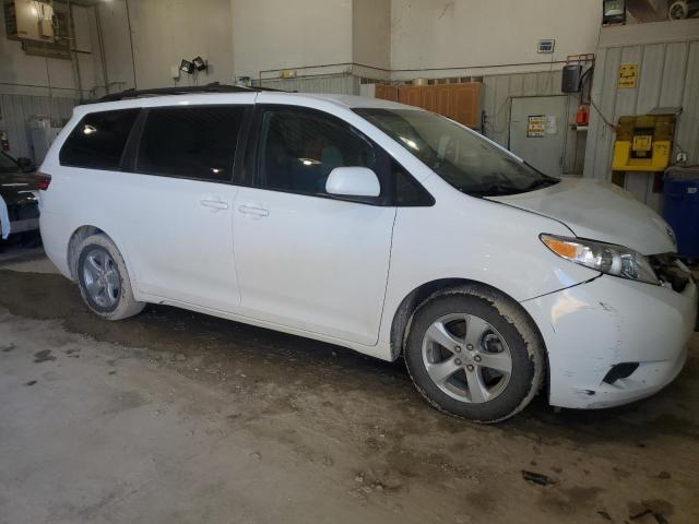 Photo 4 from auction – 2017 TOYOTA SIENNA LE with VIN 5TDKZ3DC6HS860045