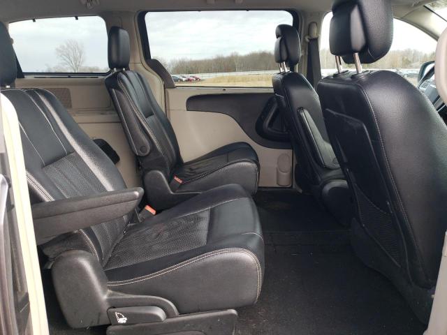 Photo 11 from auction – 2015 CHRYSLER TOWN & COU with VIN 2C4RC1CG1FR529324