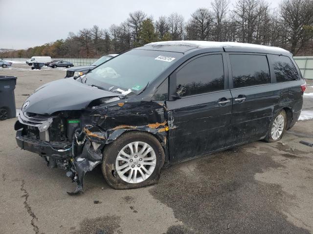 TOYOTA SIENNA XLE 2016 with VIN 5TDYK3DC5GS724311 - Photo from auction