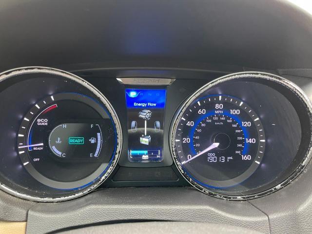Photo 8 from auction – 2013 HYUNDAI SONATA HYB with VIN KMHEC4A40DA070597