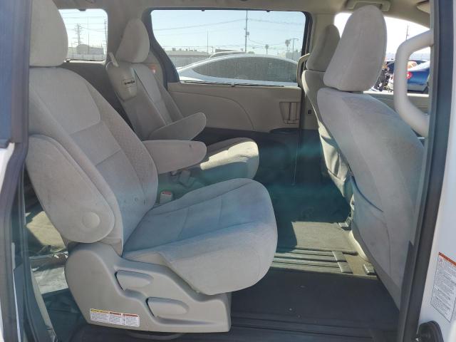 Photo 11 from auction – 2016 TOYOTA SIENNA LE with VIN 5TDKK3DC5GS719065