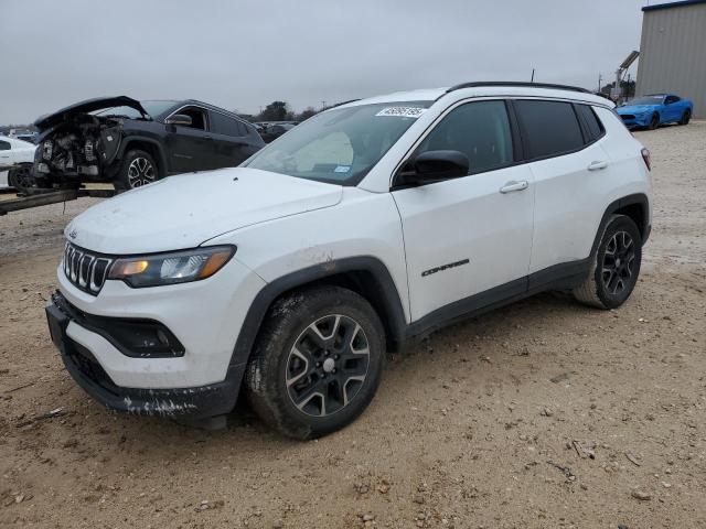 JEEP COMPASS LA 2022 con VIN 3C4NJCBB8NT119248 - Foto de la subasta