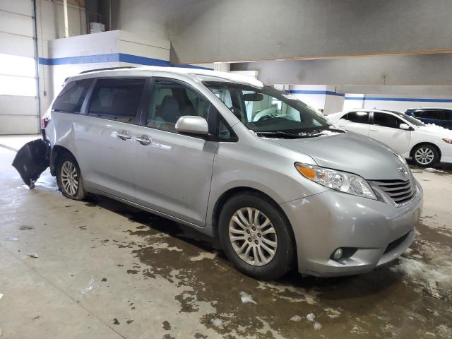 Photo 4 from auction – 2017 TOYOTA SIENNA XLE with VIN 5TDYZ3DC1HS808980