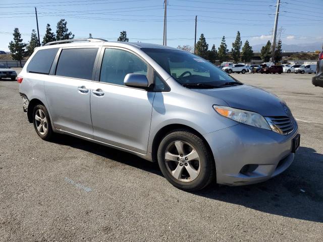 Photo 4 from auction – 2017 TOYOTA SIENNA LE with VIN 5TDKZ3DC1HS835165