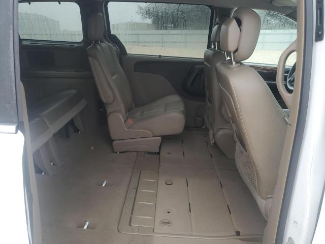 Photo 11 from auction – 2015 CHRYSLER TOWN & COU with VIN 2C4RC1BG7FR627985