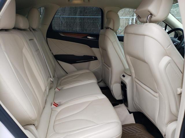 Photo 11 from auction – 2016 LINCOLN MKC RESERV with VIN 5LMCJ3D90GUJ30005