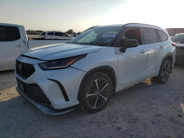 Photo 1 from auction – 2022 TOYOTA HIGHLANDER with VIN 5TDLZRAHXNS094971