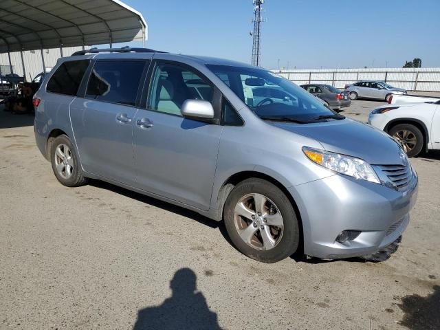 Photo 4 from auction – 2015 TOYOTA SIENNA LE with VIN 5TDKK3DC7FS645405