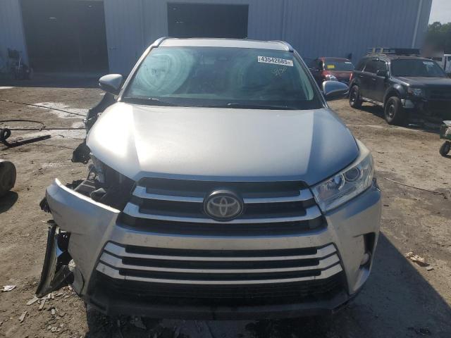 Photo 5 from auction – 2018 TOYOTA HIGHLANDER with VIN 5TDKZRFH1JS539869