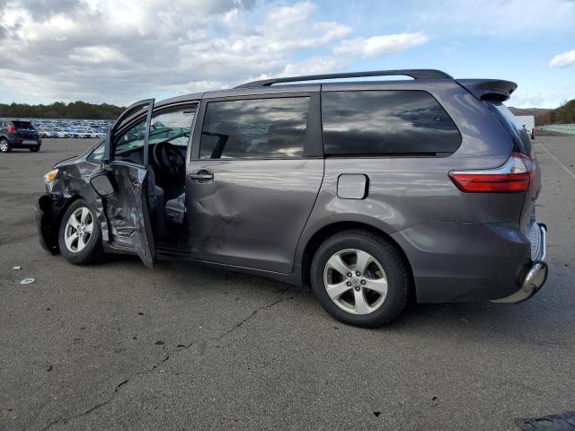 Photo 2 from auction – 2017 TOYOTA SIENNA LE with VIN 5TDKZ3DC4HS797706