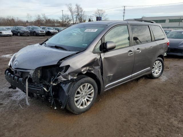 TOYOTA SIENNA XLE 2017 with VIN 5TDYZ3DC8HS827798 - Photo from auction