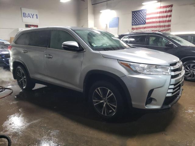 Photo 4 from auction – 2019 TOYOTA HIGHLANDER with VIN 5TDBZRFH1KS703252