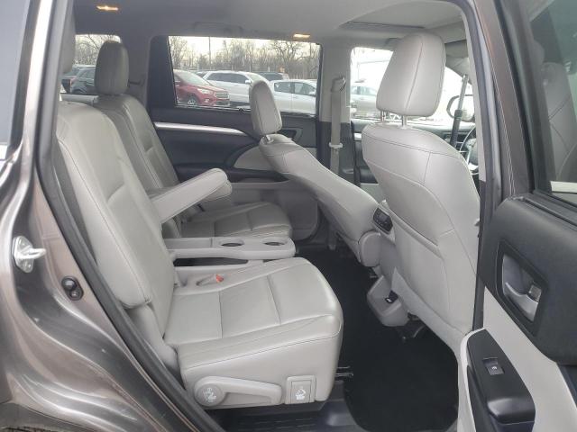 Photo 11 from auction – 2018 TOYOTA HIGHLANDER with VIN 5TDJZRFH3JS498737