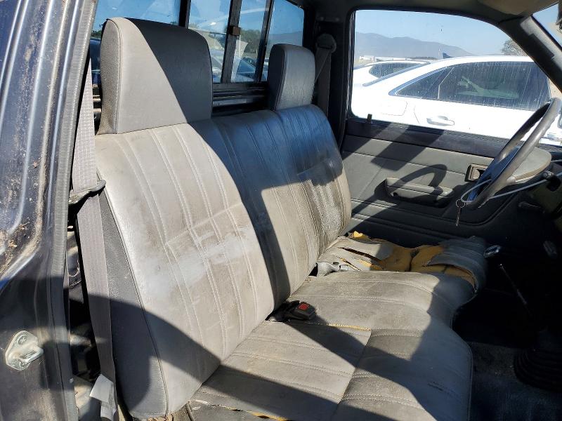 Photo 10 from auction – 1992 TOYOTA PICKUP with VIN JT4RN81A4N0094258