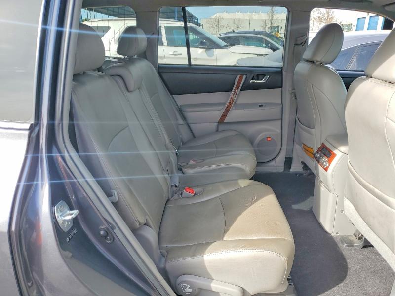 Photo 11 from auction – 2013 TOYOTA HIGHLANDER with VIN 5TDDK3EHXDS260906