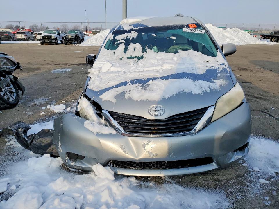 Photo 5 from auction – 2013 TOYOTA SIENNA with VIN 5TDKK3DC0DS368884