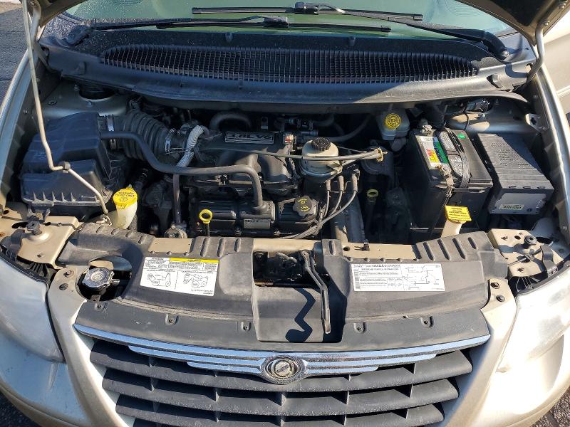 Photo 12 from auction – 2005 CHRYSLER TOWN & COU with VIN 2C4GP54L95R506399