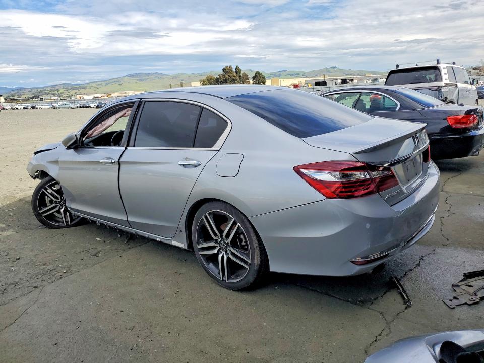 Photo 2 from auction – 2017 HONDA ACCORD with VIN 1HGCR2F50HA010262