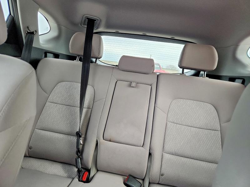 Photo 10 from auction – 2016 HYUNDAI TUCSON with VIN KM8J33A29GU048835