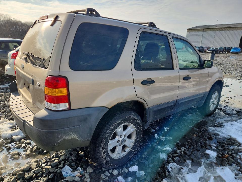 Photo 3 from auction – 2007 FORD ESCAPE with VIN 1FMYU93177KA11264