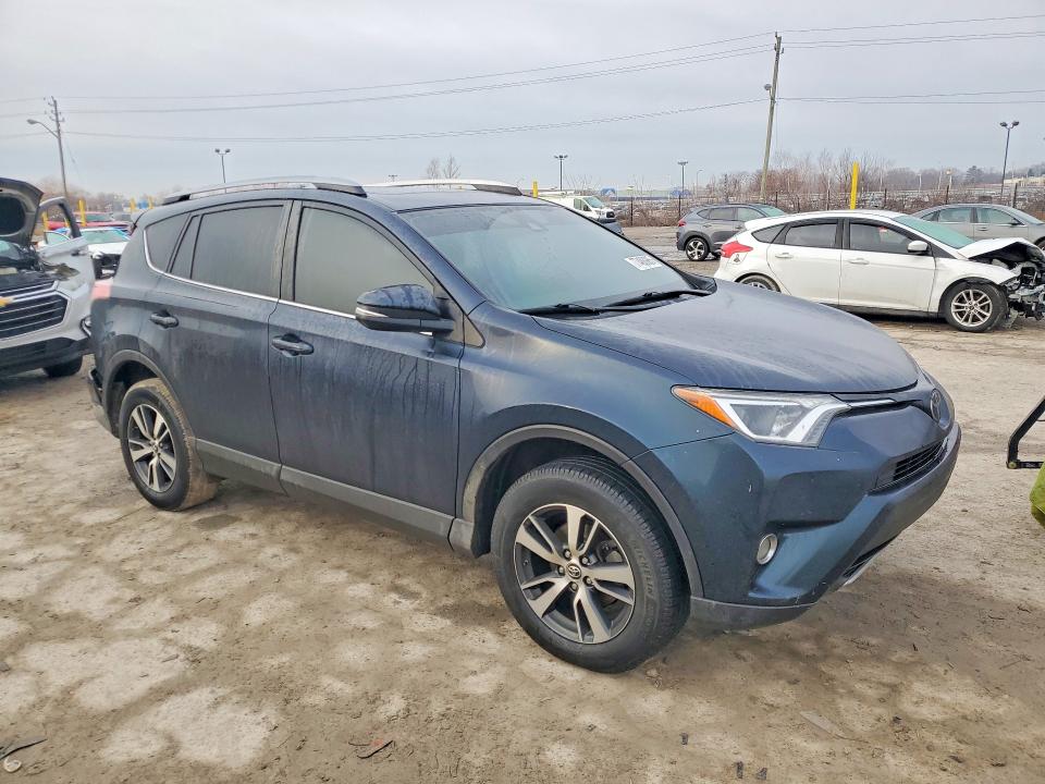 Photo 4 from auction – 2017 TOYOTA RAV4 with VIN JTMRFREV4HJ137964