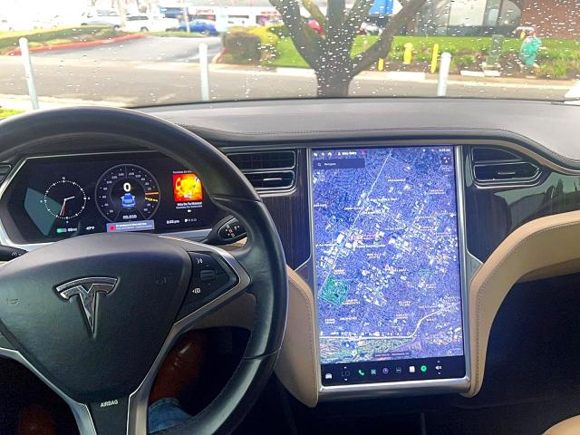 Photo 9 from auction – 2013 TESLA MODEL S with VIN 5YJSA1AG8DFP04672