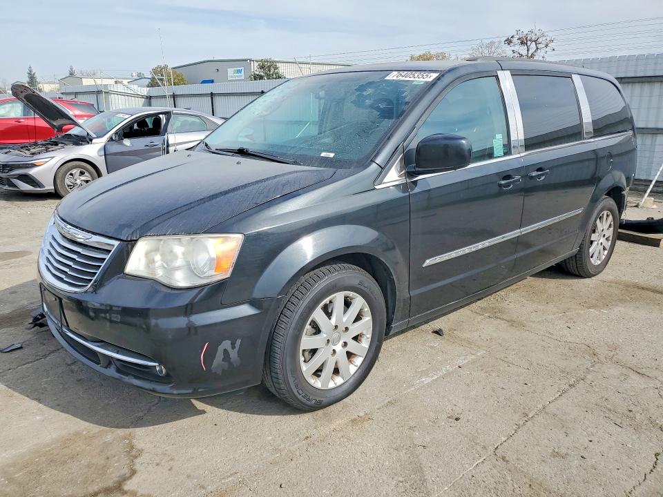 CHRYSLER TOWN & COU 2014 with VIN 2C4RC1BG9ER112968 - Photo from auction