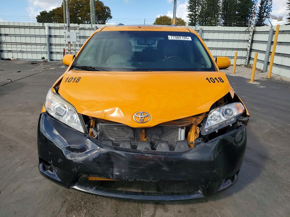 Foto 5 de la subasta – 2011 TOYOTA SIENNA XLE con VIN 5TDDK3DCXBS021794