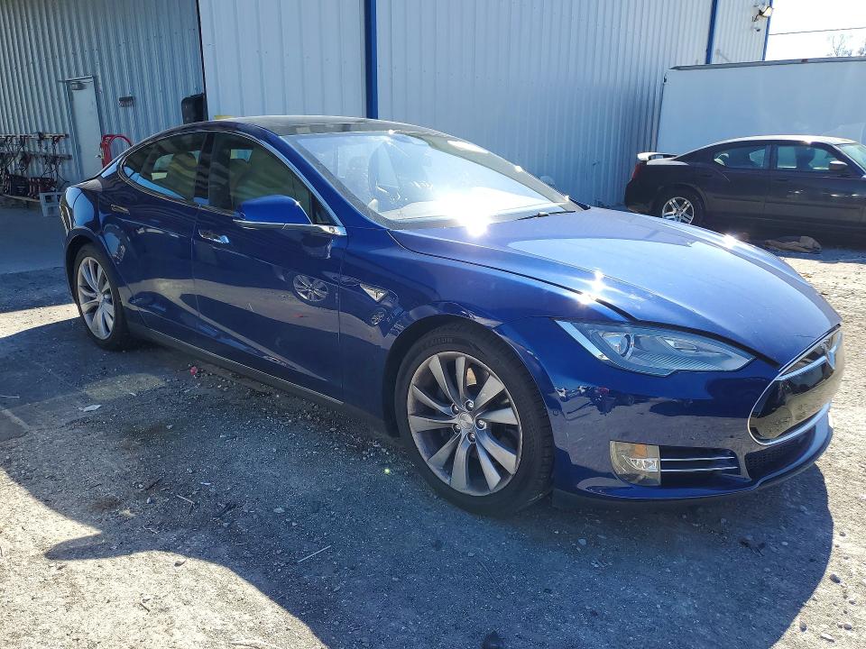 Photo 4 from auction – 2016 TESLA MODEL S with VIN 5YJSA1E25GF136447