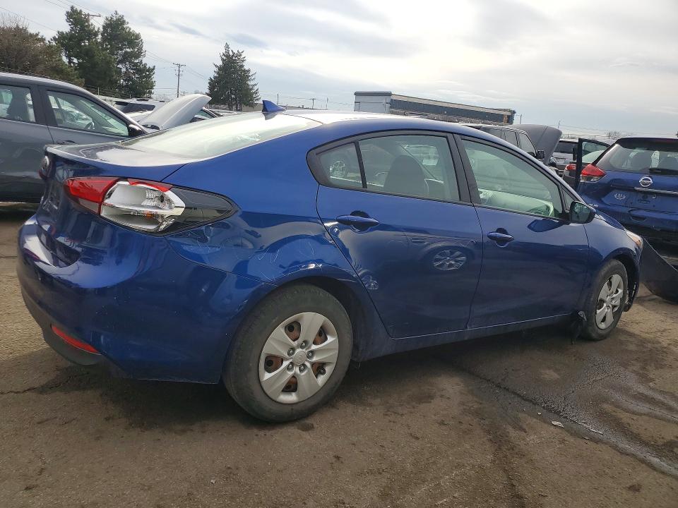 Photo 3 from auction – 2018 KIA FORTE LX with VIN 3KPFK4A78JE278094
