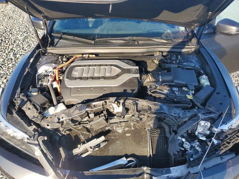 Photo 11 from auction – 2016 ACURA RLX with VIN JH4KC2F98GC000143