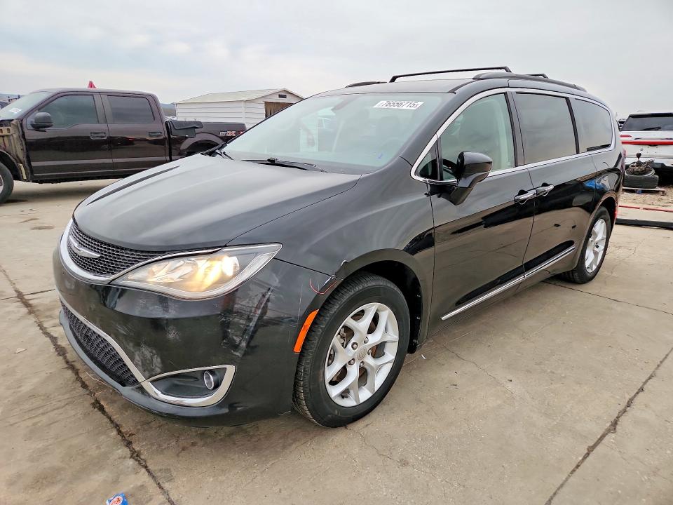 CHRYSLER PACIFICA 2017 with VIN 2C4RC1BG6HR668580 - Photo from auction