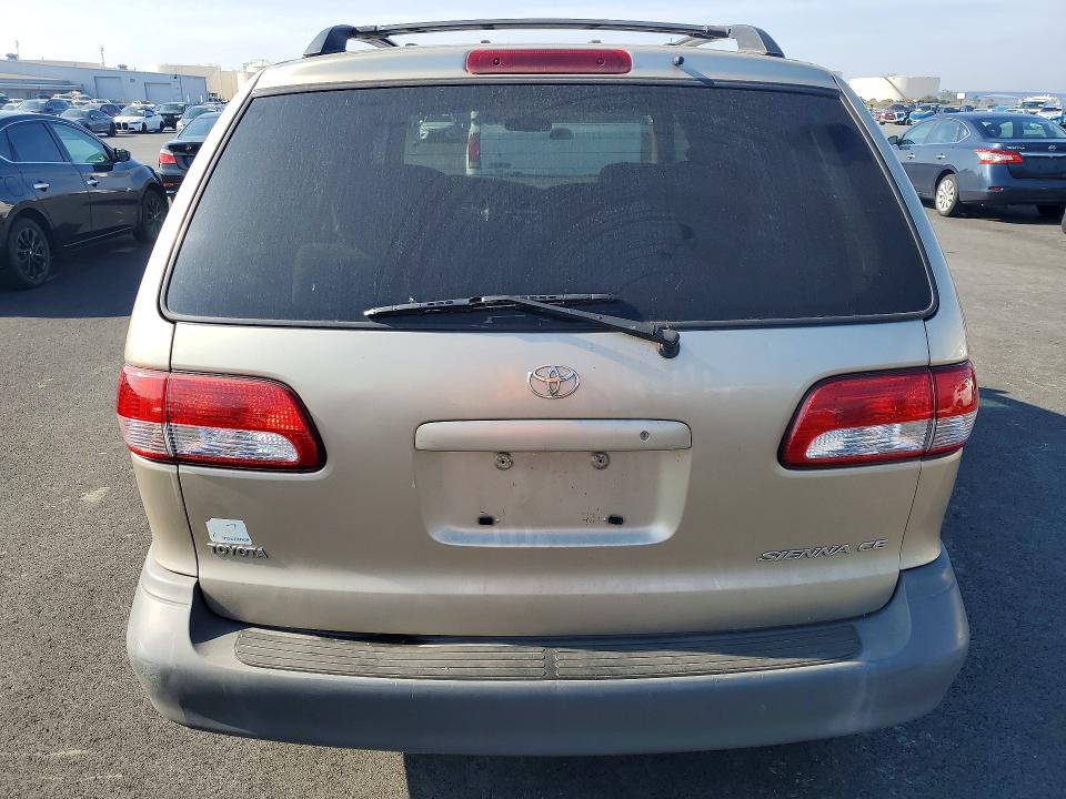 Photo 6 from auction – 2002 TOYOTA SIENNA with VIN 4T3ZF19C32U489923