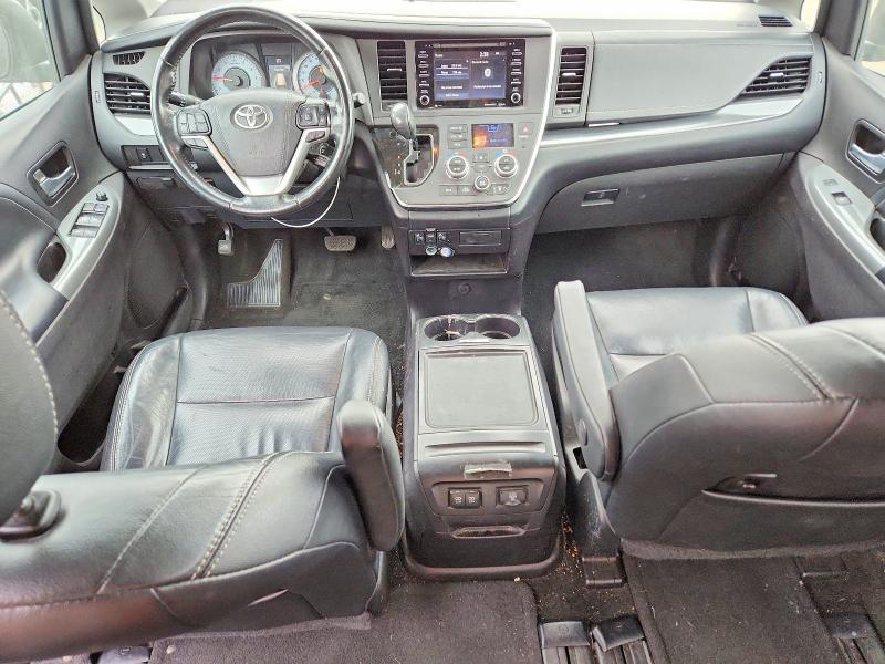 Photo 8 from auction – 2018 TOYOTA SIENNA SE with VIN 5TDXZ3DC2JS950630