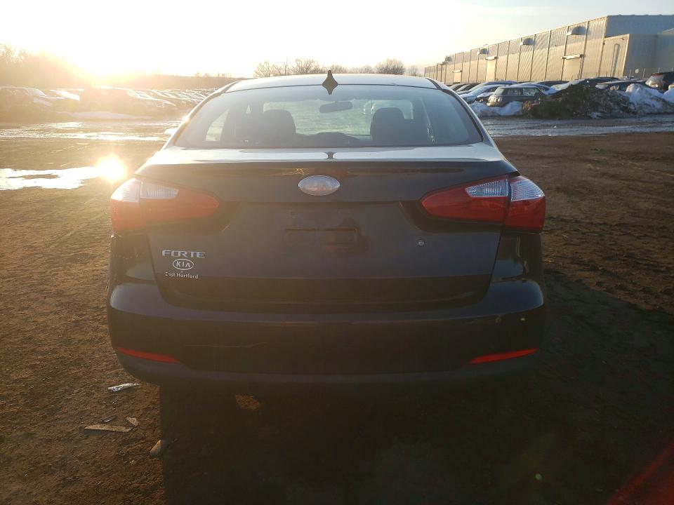 Photo 6 from auction – 2014 KIA FORTE with VIN KNAFK4A64E5172053