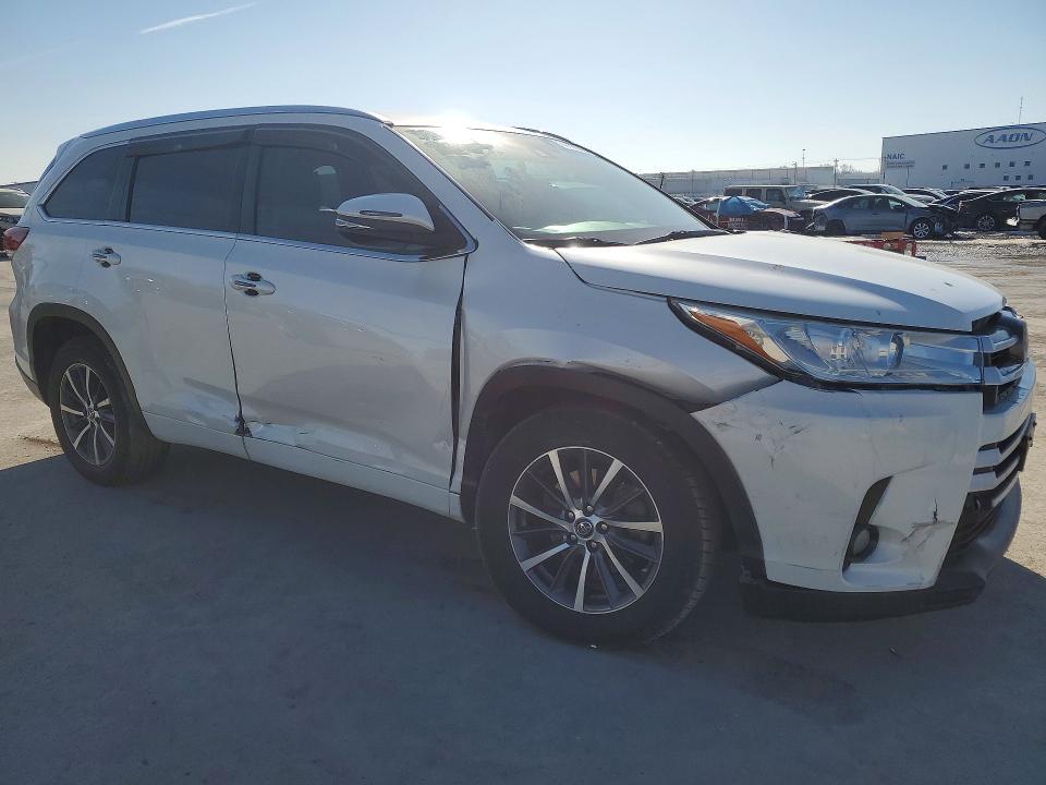 Photo 4 from auction – 2018 TOYOTA HIGHLANDER with VIN 5TDKZRFHXJS532385