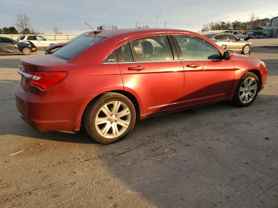 Photo 3 from auction – 2013 CHRYSLER 200 with VIN 1C3CCBBB0DN654427