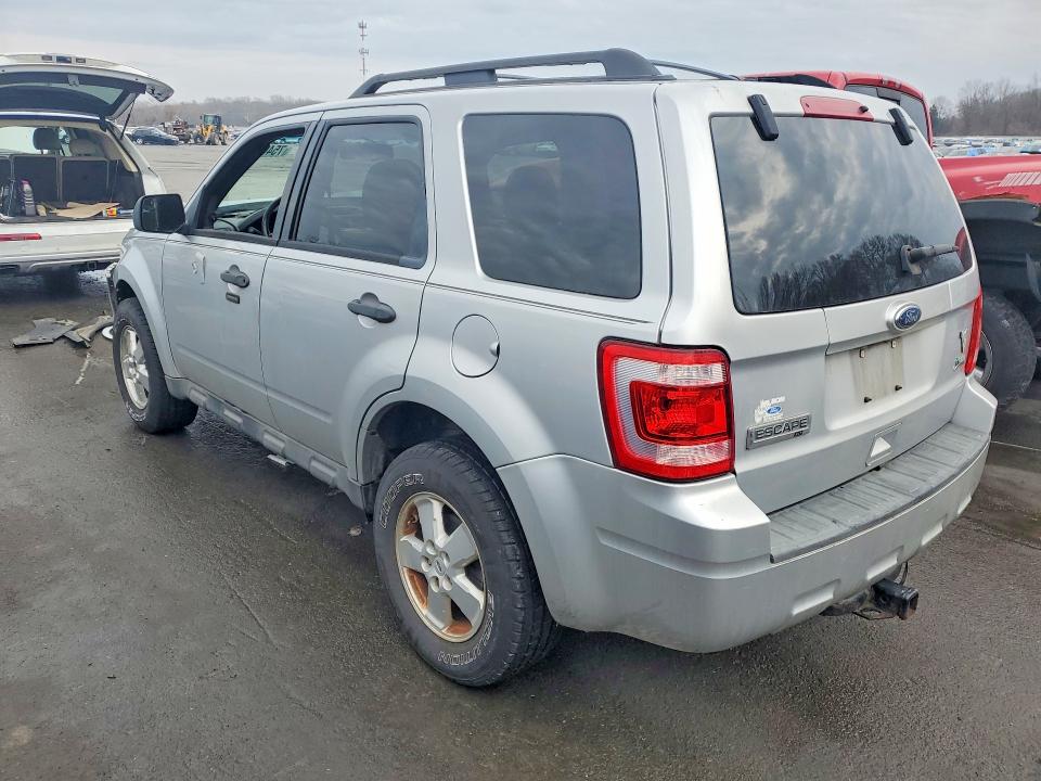 Photo 2 from auction – 2010 FORD ESCAPE with VIN 1FMCU9DGXAKB20399
