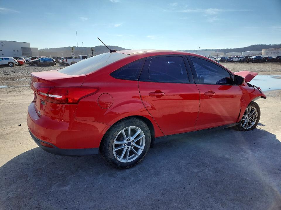 Photo 3 from auction – 2015 FORD FOCUS with VIN 1FADP3F20FL249774