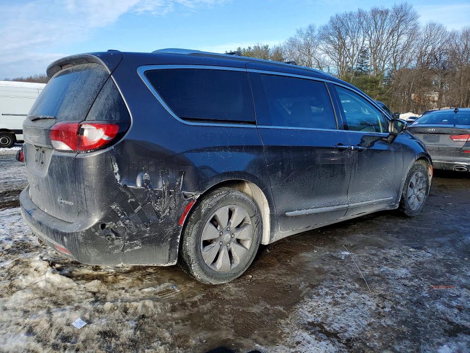 Photo 3 from auction – 2018 CHRYSLER PACIFICA H with VIN 2C4RC1N75JR113556